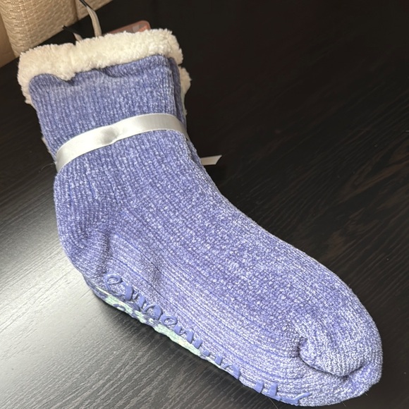 Aromasoles Rose & Shea Butter Infused Lounge Socks plush key chain NEW 2 pairs - Picture 4 of 11